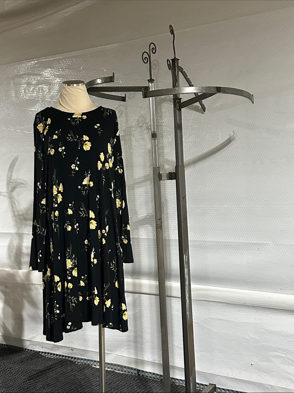 Old Navy Black and Yellow Scoop Neck swing dress